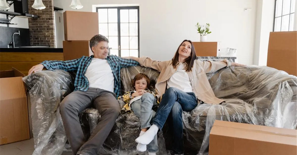 Couple choosing a 2-year fixed mortgage rate in Canada