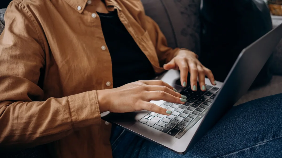 Person applying online for a $50 loan in Canada on a laptop