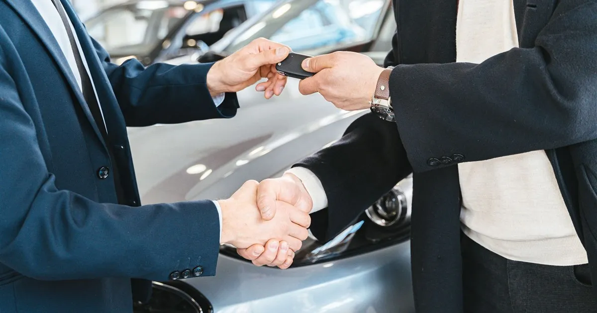 Auto loans in Canada - exchanging car keys