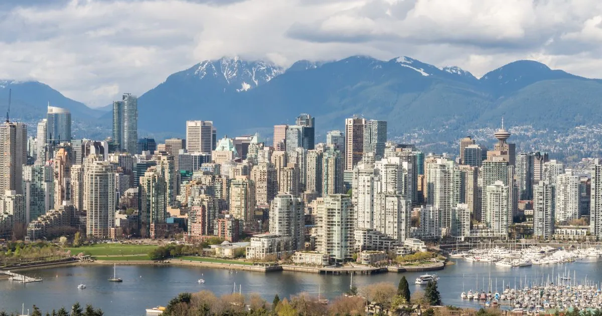 Borrowing in British Columbia - Vancouver skyline and mountains