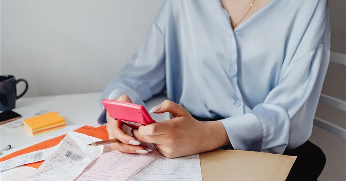Using a calculator to work out loan interest in Canada