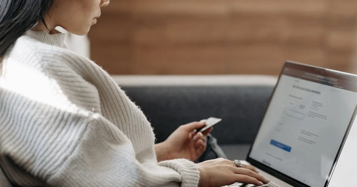 Using a chequing account online in Canada