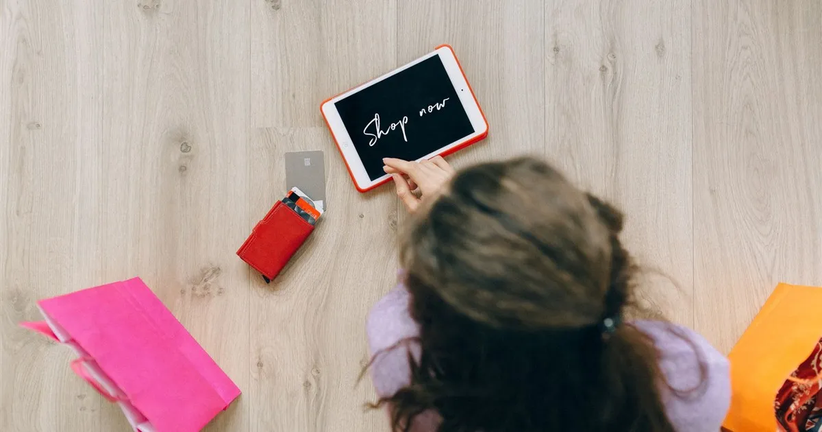 Shopping online with a credit card in Canada