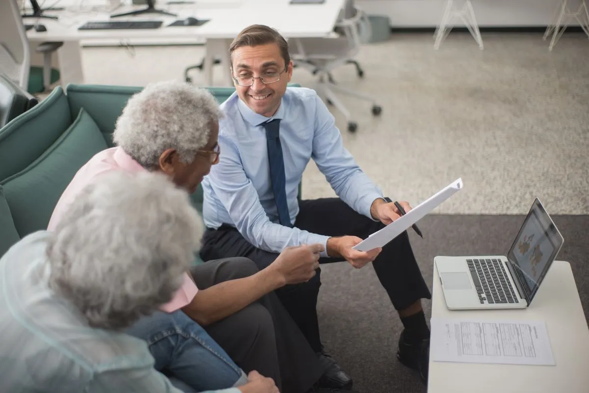 Applying for a credit line with a financial advisor in Canada