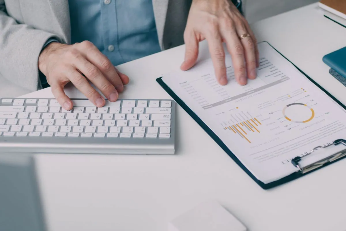 Reviewing how a credit line works on a financial report