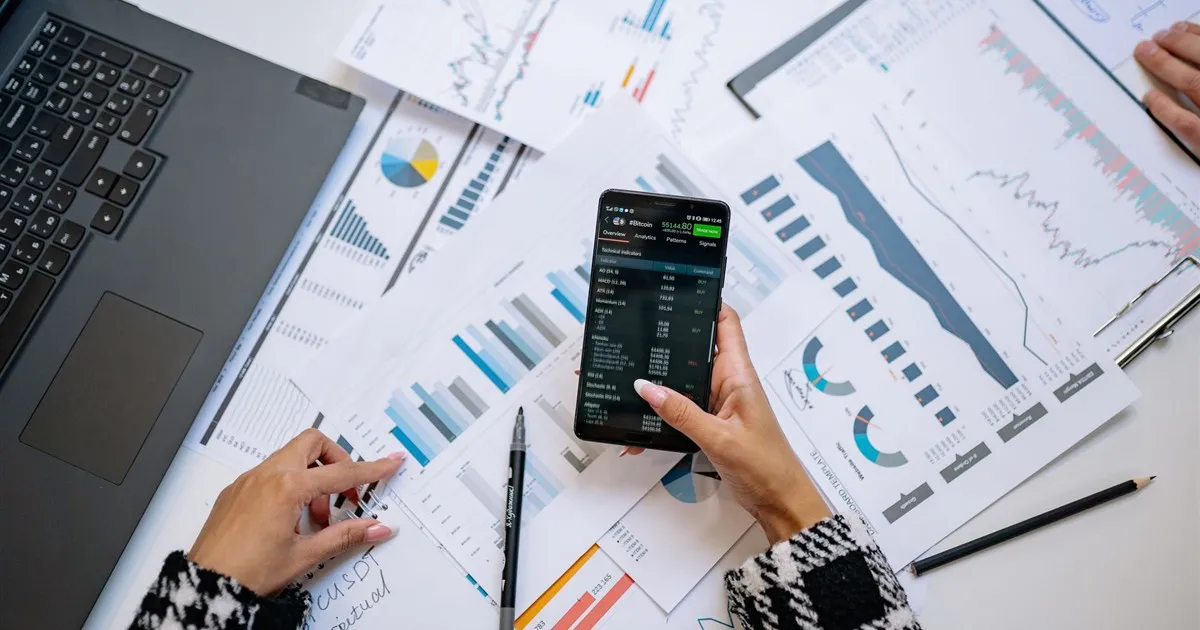 Tracking a credit score on a phone in Canada