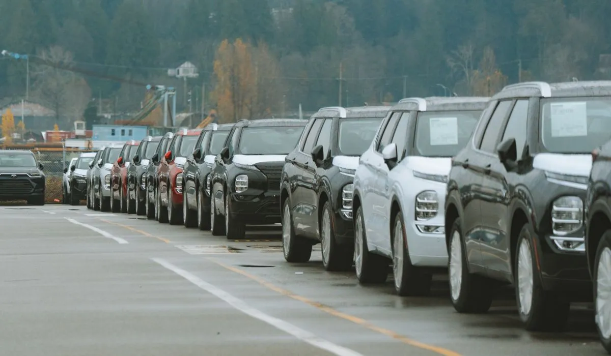 Daytime Canadian dealership lot where you can sell a car to get out of a car loan