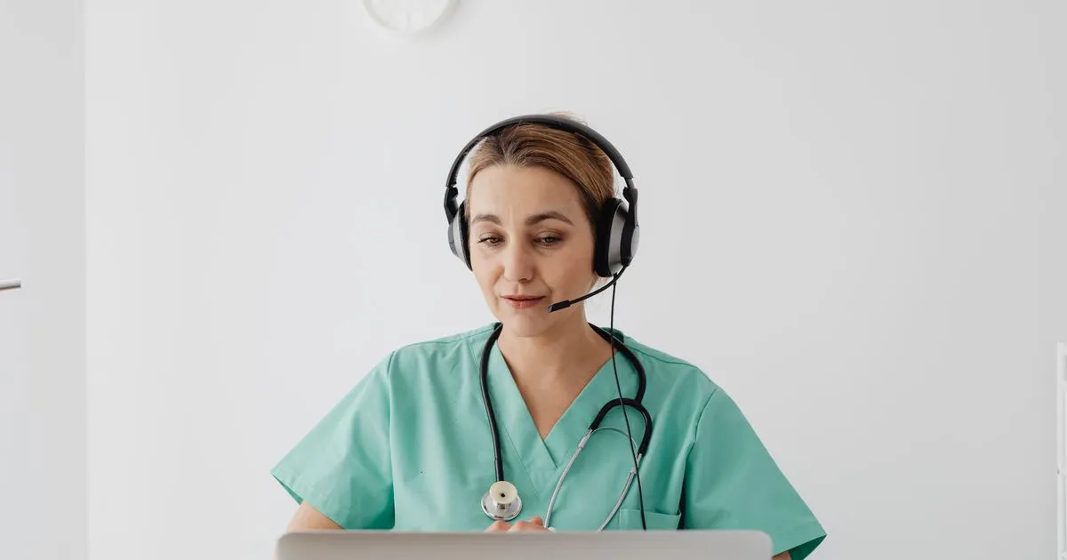 Talking to a health insurance advisor in Canada