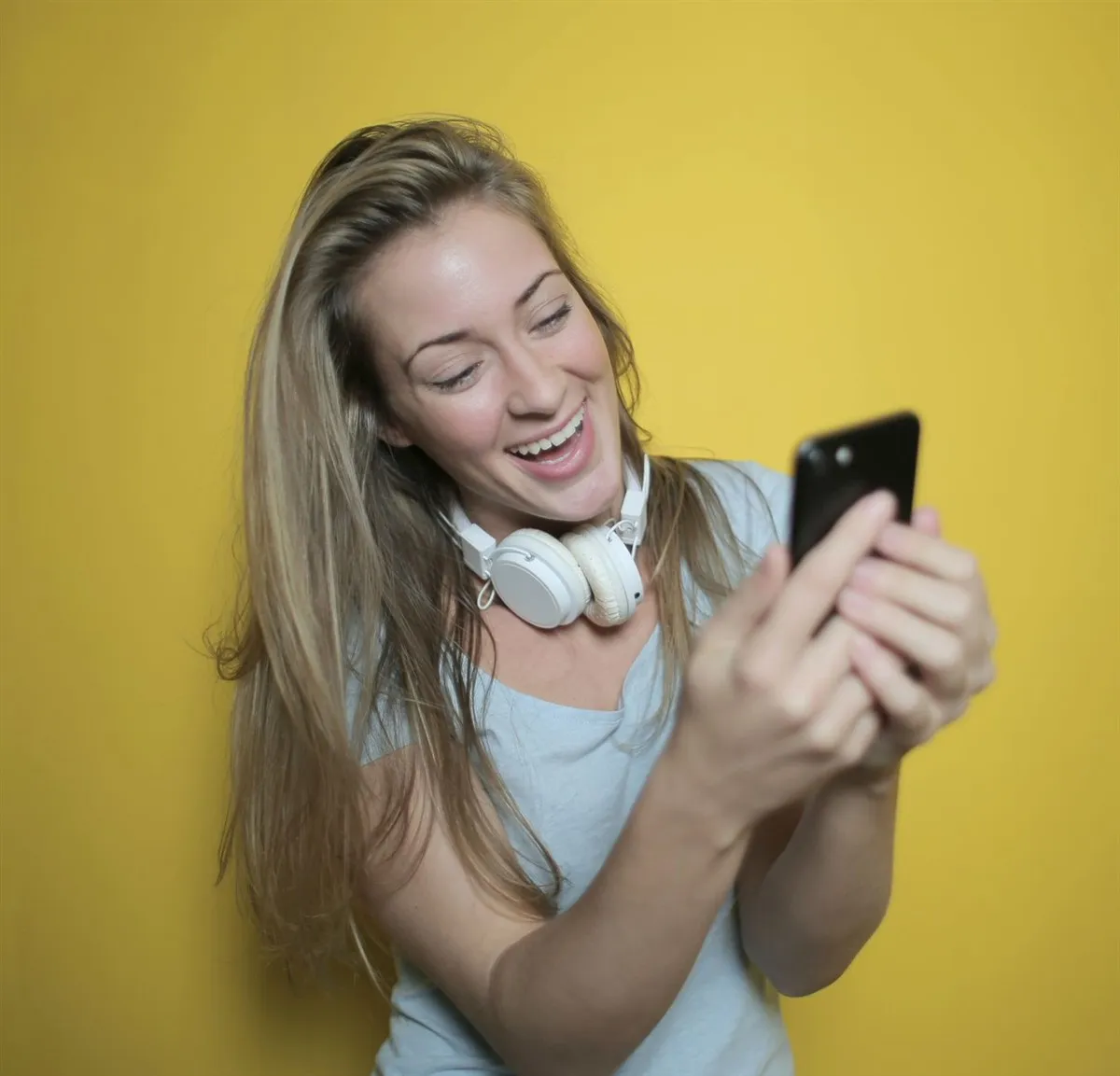 Woman happy after receiving funds from instant e-transfer loans in Canada