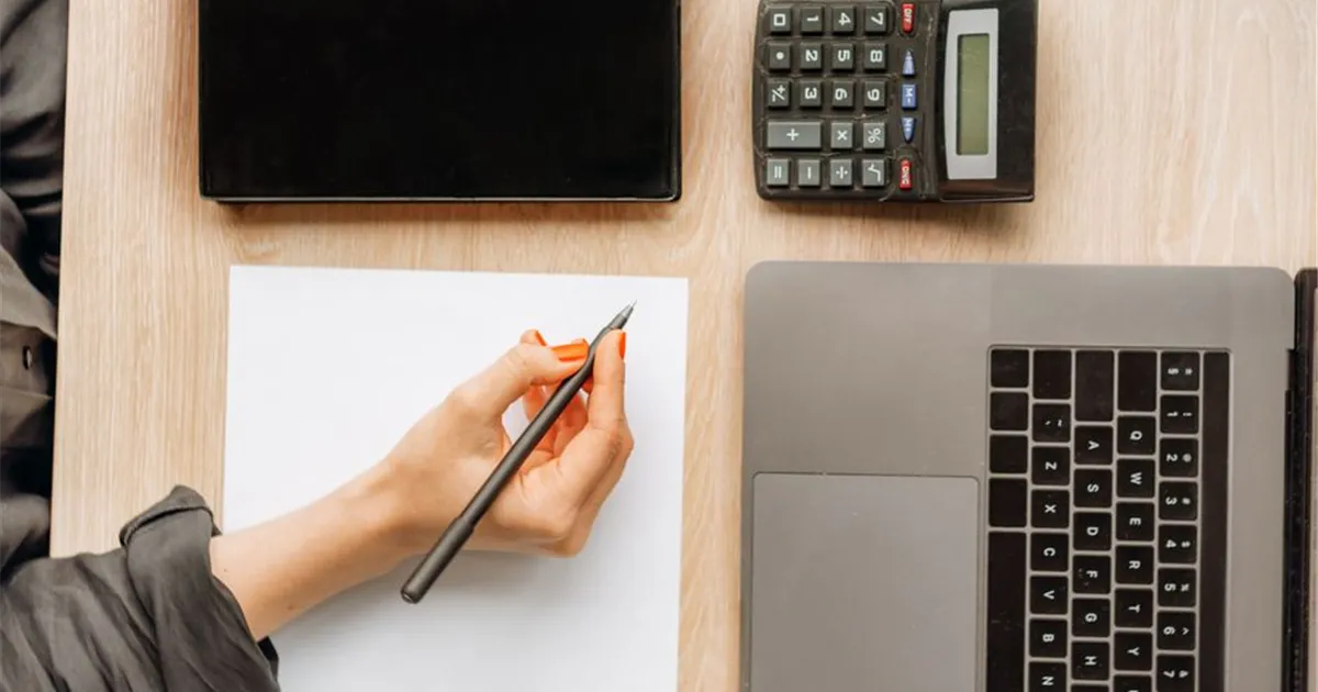 Calculating personal loan payments with a budget and calculator