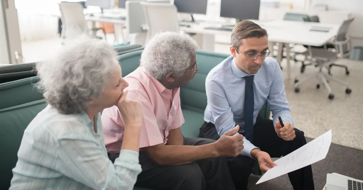 Advisor explaining private mortgages in Canada