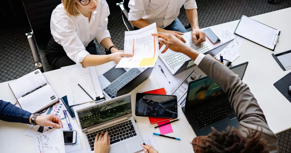 Canadian lenders who purchase leads from Loanspot in a team meeting