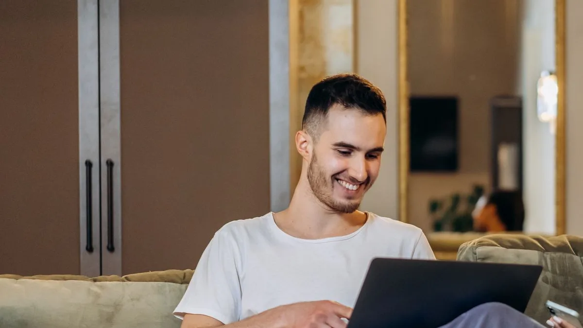 Happy couple qualifying for a personal loan for debt consolidation