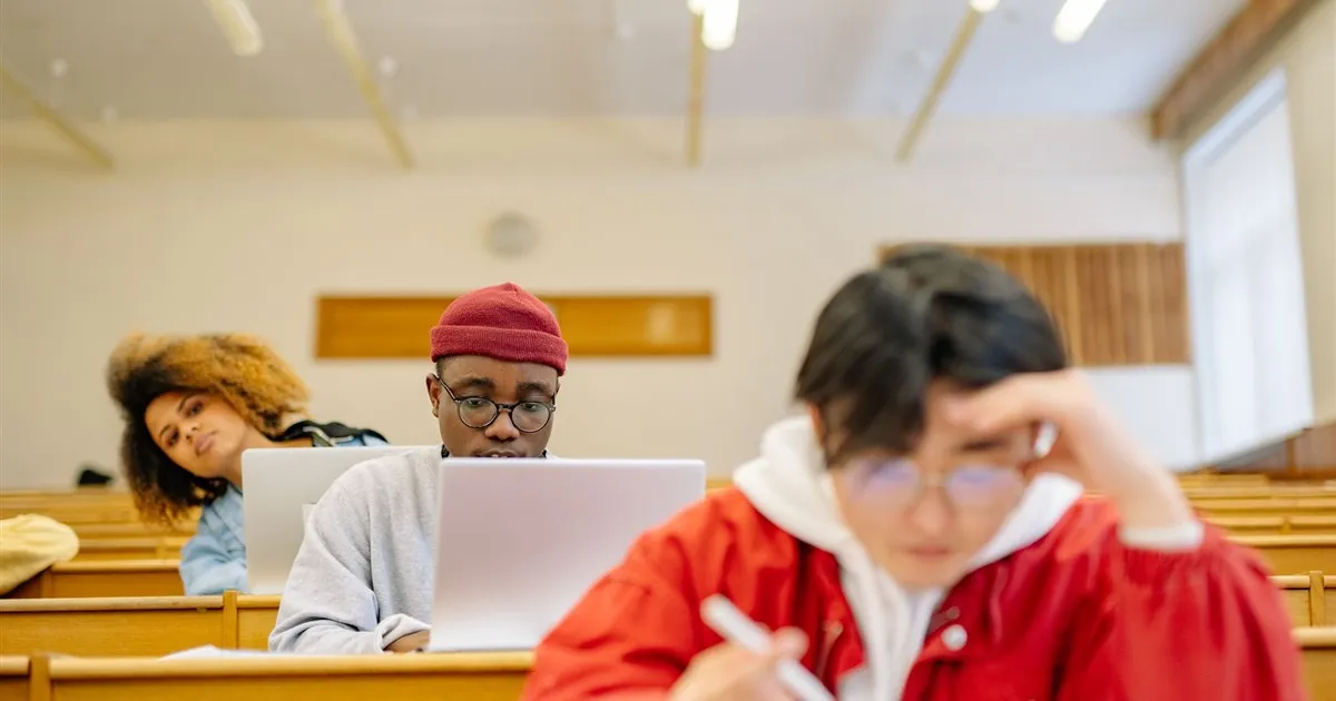 Student with a student bank account studying in Canada