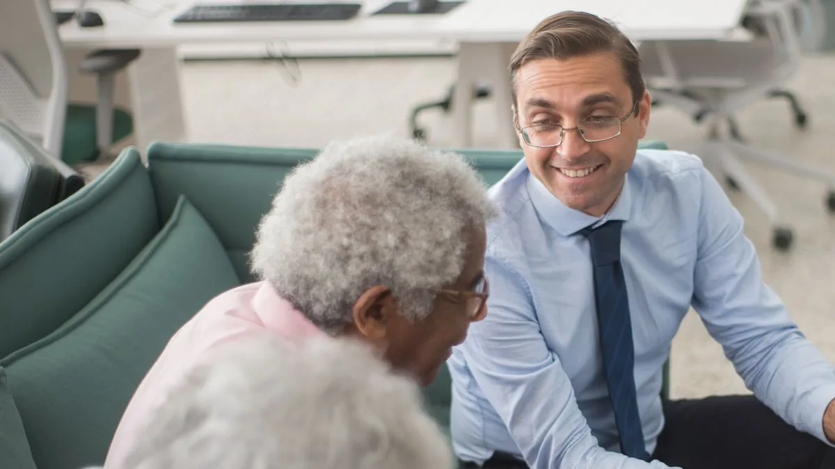 Advisor explaining when to use a co-signer or guarantor