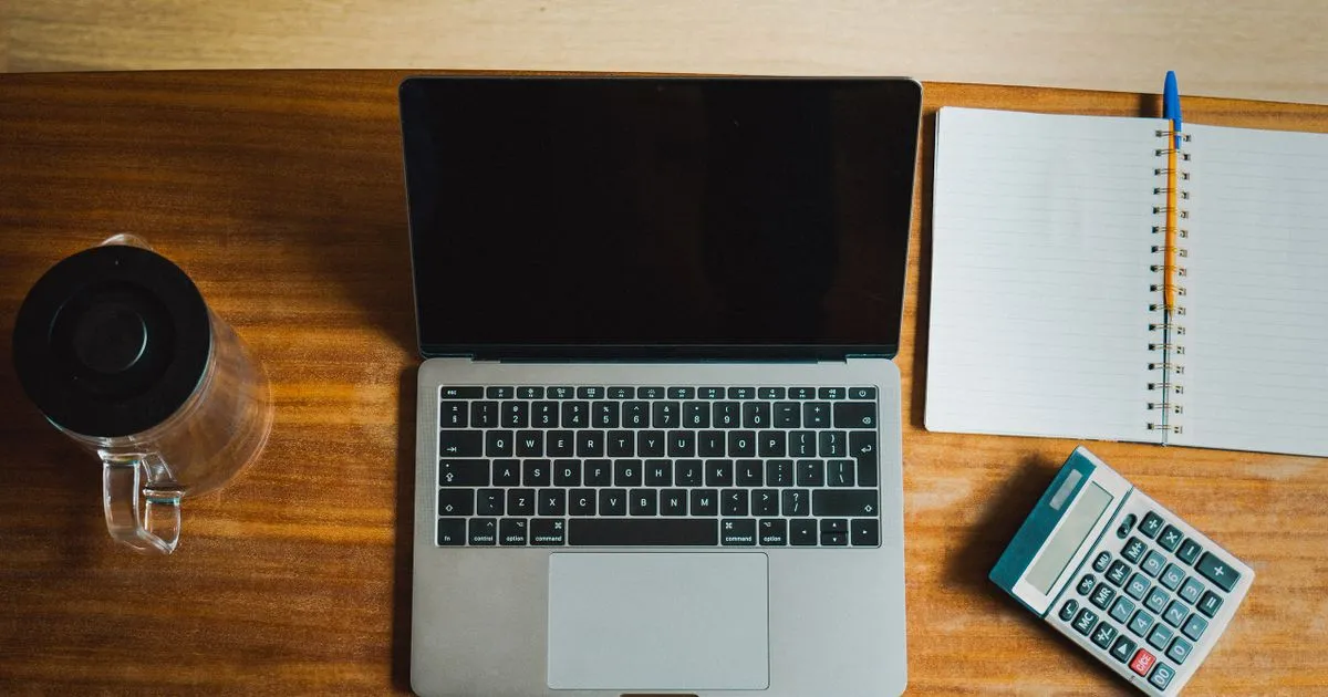 Calculator and notebook for working out the cost of same day loans in Canada