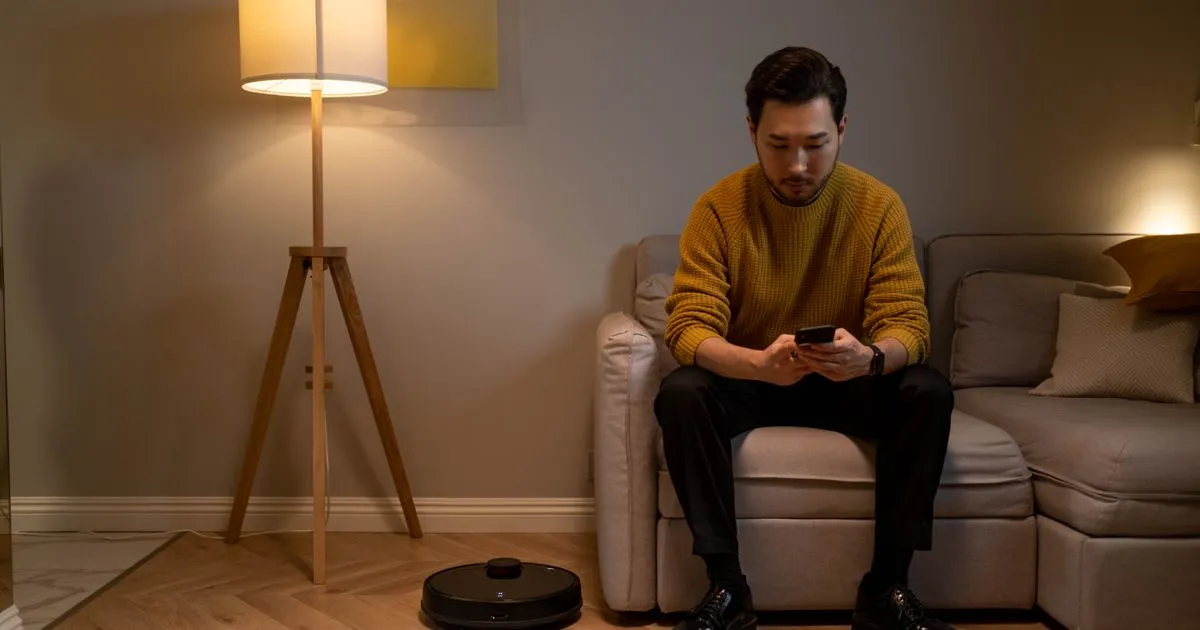 Borrower receiving a same day loan e-transfer on his phone in the evening in Canada