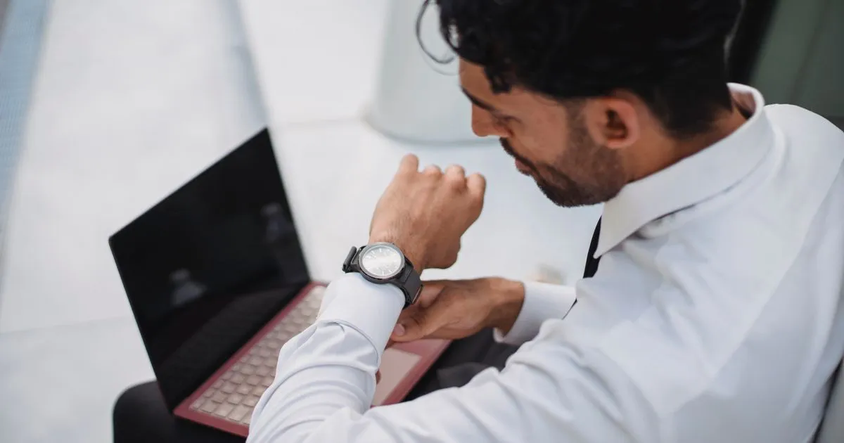Checking the time while applying for same day loans in Canada before the funding cut-off