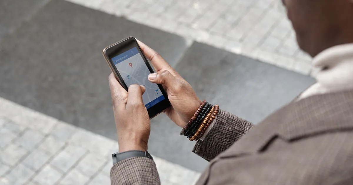 Bad credit loans near me - borrower finding online lenders on a smartphone map