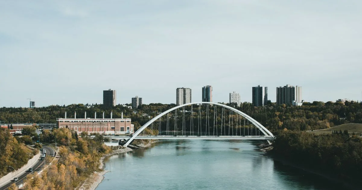 No credit check loans Alberta - Walterdale Bridge and the North Saskatchewan River in Edmonton