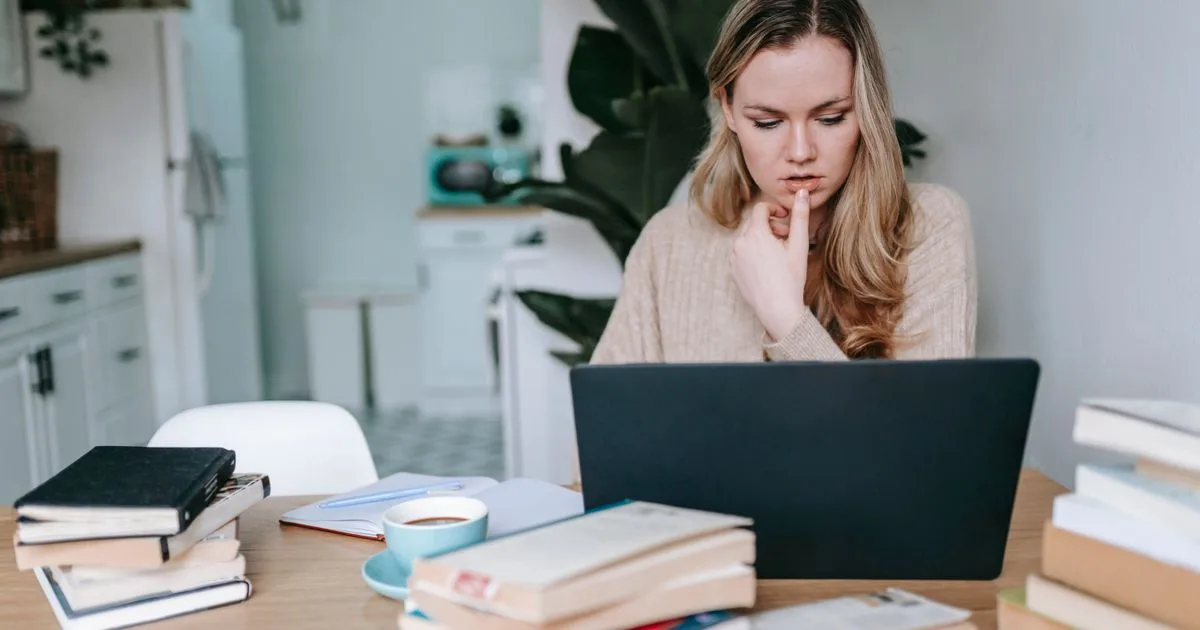 Refresh Financial alternatives - researching what happened to the credit-building lender online
